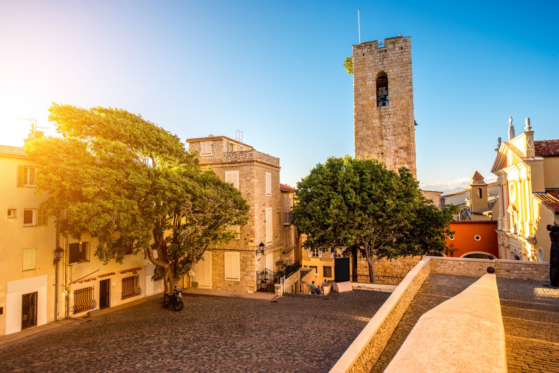 antibes walking tours