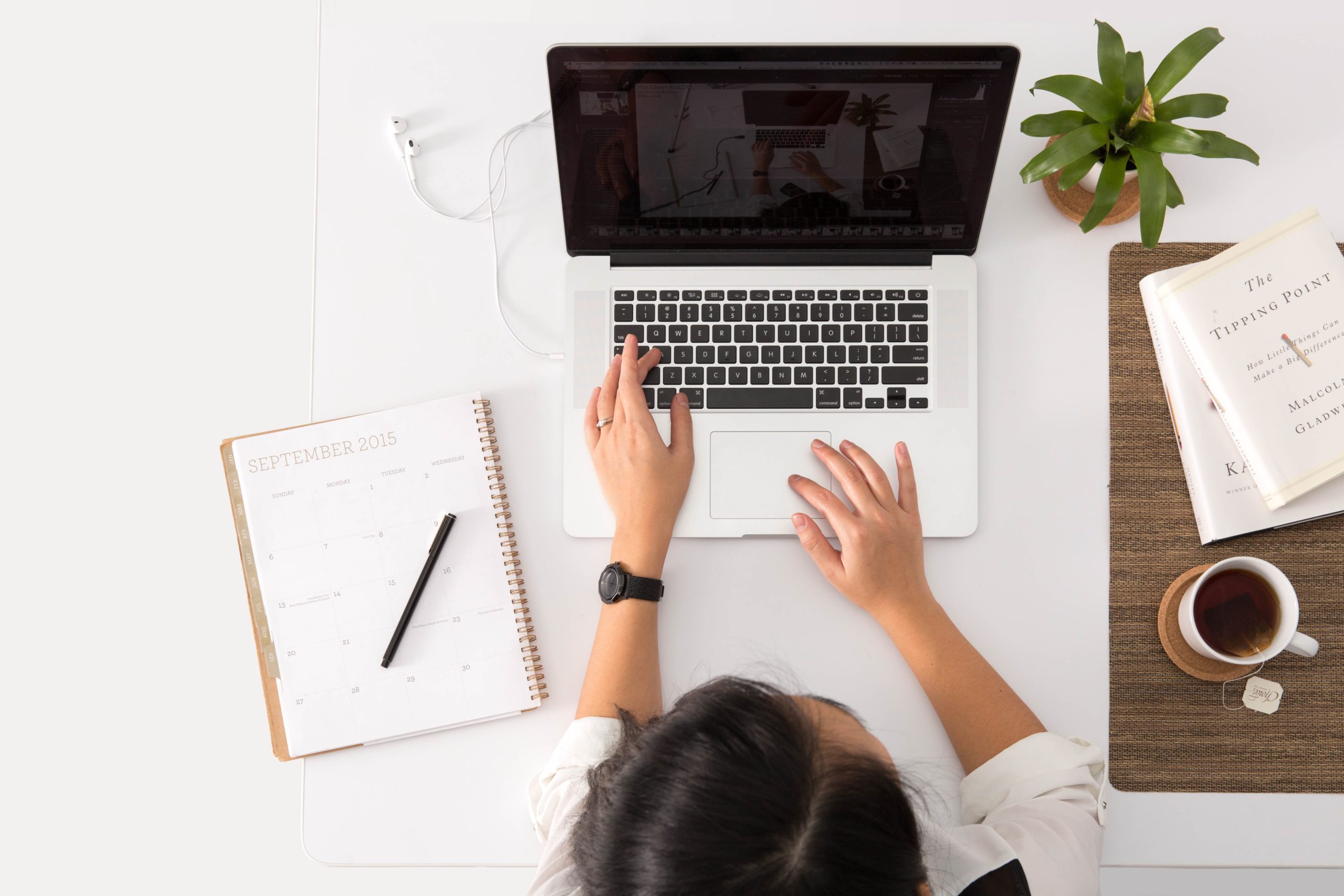 precio-community-manager-unsplash-scaled precio-community-manager-unsplash-scaled